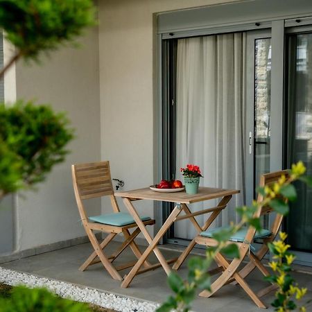 Itaka Studio Apartments - Halkidiki Suites Com Nikiti  Bagian luar foto