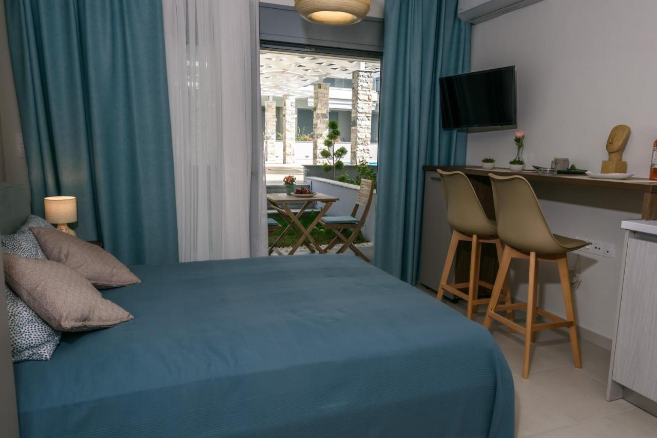 Itaka Studio Apartments - Halkidiki Suites Com Nikiti  Bagian luar foto